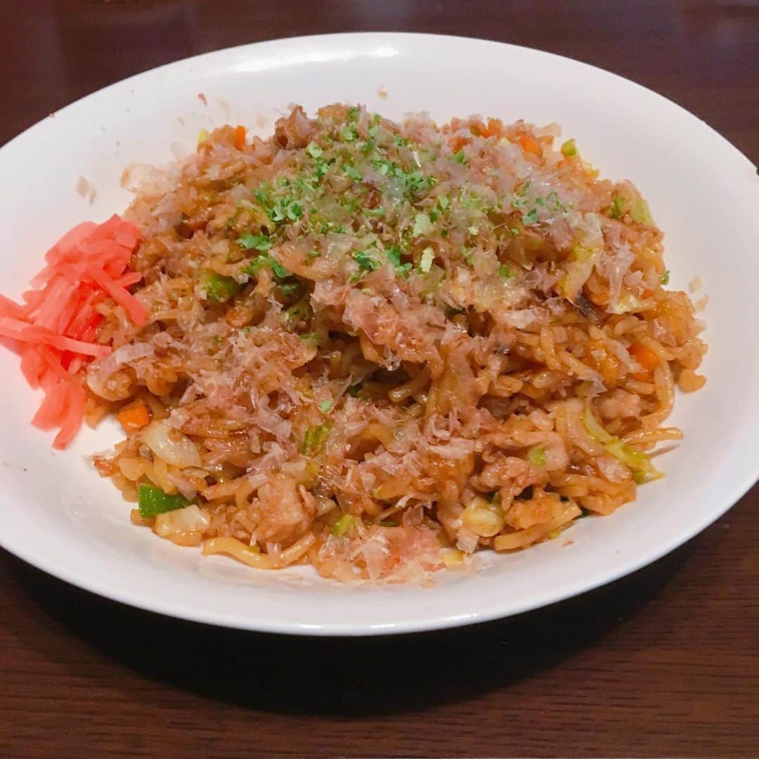 山西章博さんのインスタグラム写真 - (山西章博Instagram)「今日のご飯。残り物でそばめしなのさ！ #そばめし  #残り物  #ソース味  #ソースかけたら全部美味い #初心者主夫」7月11日 11時23分 - akihiro.yama1129