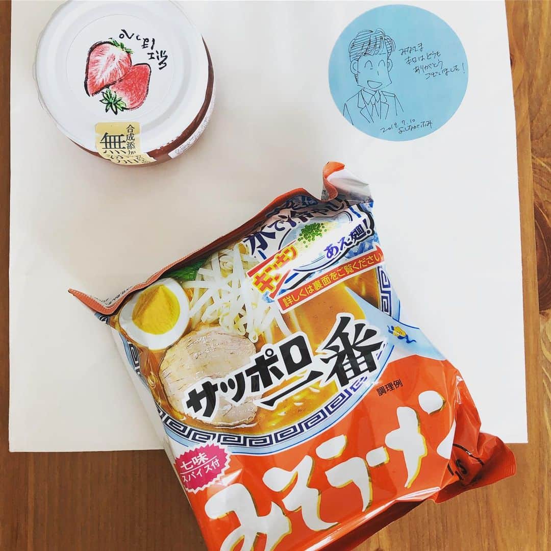 ひうらさとるのインスタグラム：「昨日は講談社漫画賞のパーティでした。 懐かしい編集さんたちにも会えて楽しかったです！ そして私が読み切りの頃から激推ししてる「パーフェクトワールド」が受賞ということで思いの丈を熱くスピーチして参りました！ よしながさんのパーティにも少しだけお邪魔。私よしながさん講談社社漫画賞3回目だと思ってたんだけど「違いますよう、大奥は小学館ですー。そんな何回も頂けるものでは…」と謙遜してらしたけど、いやそれもまたすごいですよ！！ 有賀さん、よしながさん、皆さんおめでとうございますー！ #講談社漫画賞 #パーフェクトワールド #きのう何食べた」