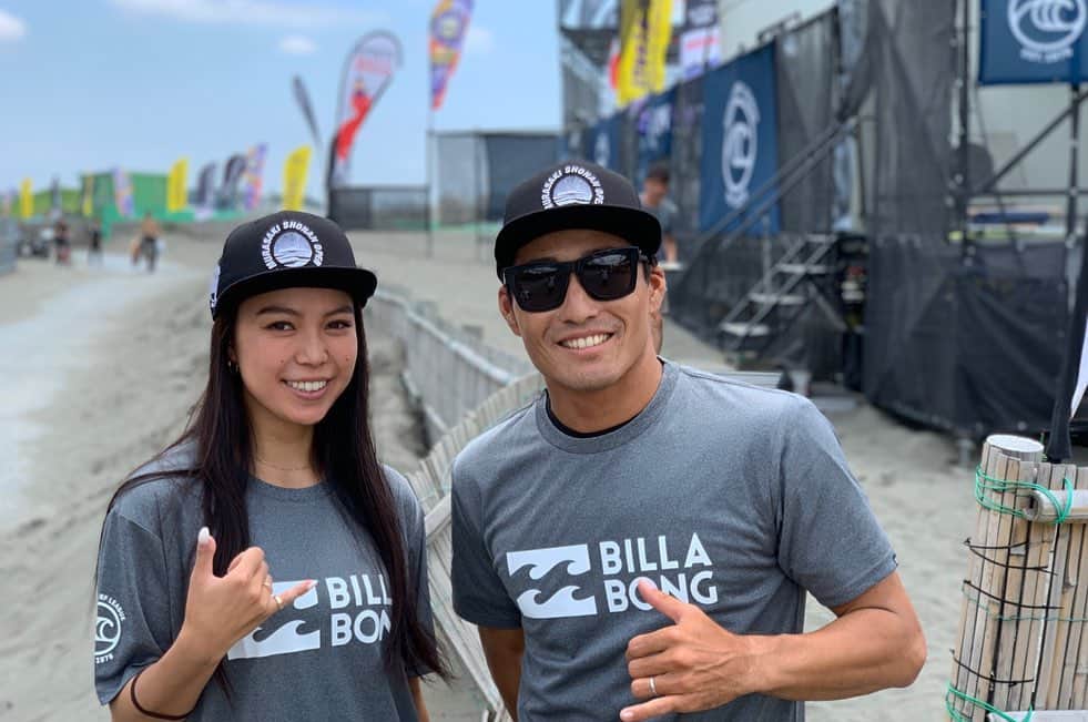 水野亜彩子のインスタグラム：「MURASAKI SHONAN OPEN QS1500 今大会、Web放送の実況と勝利者インタビュアーとして参加させて頂いています🎤 11:15〜 Round of 96 Heat8 から試合がスタート📣 是非、Web放送チェックしてください❣️ ✔︎ http://www.worldsurfleague.jp/2019/shonan/live-jp.php @shonanopen @wsl_jpn #wsl #湘南 #shonanopen」