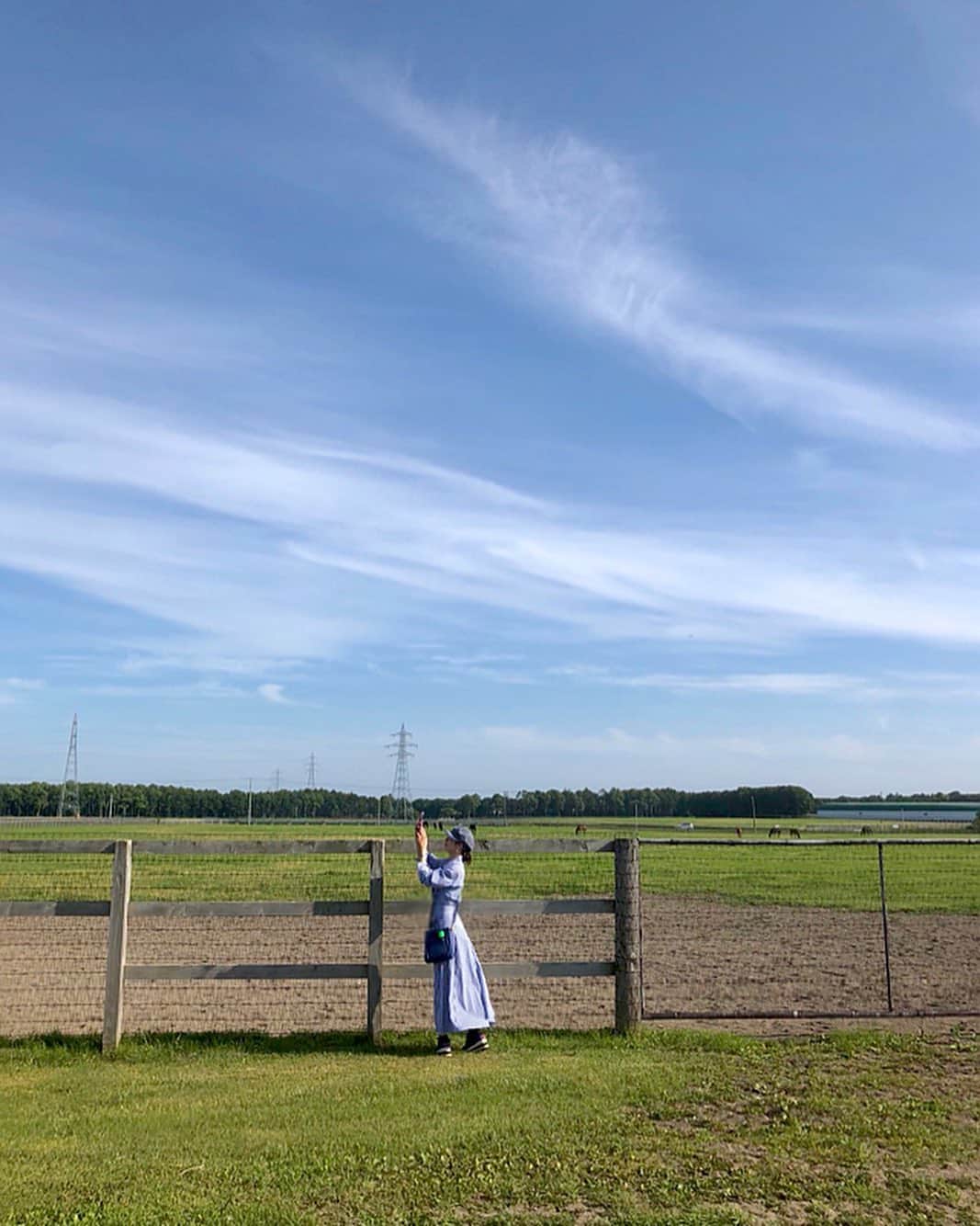 のインスタグラム：「のどか〜〜🌲✨ * 幸せな出張リフレッシュ😍🙏✨ * 今日はAbemaNews勤務です🙋‍♀️ 「はやぶさ２」の着陸中継のため 定時ニュースはアンタイムです〜 * #景色に癒される お年頃🤣#馬 #horsetherapy #のどか  #abematv #アナウンサー #リフレッシュ #北の大地」