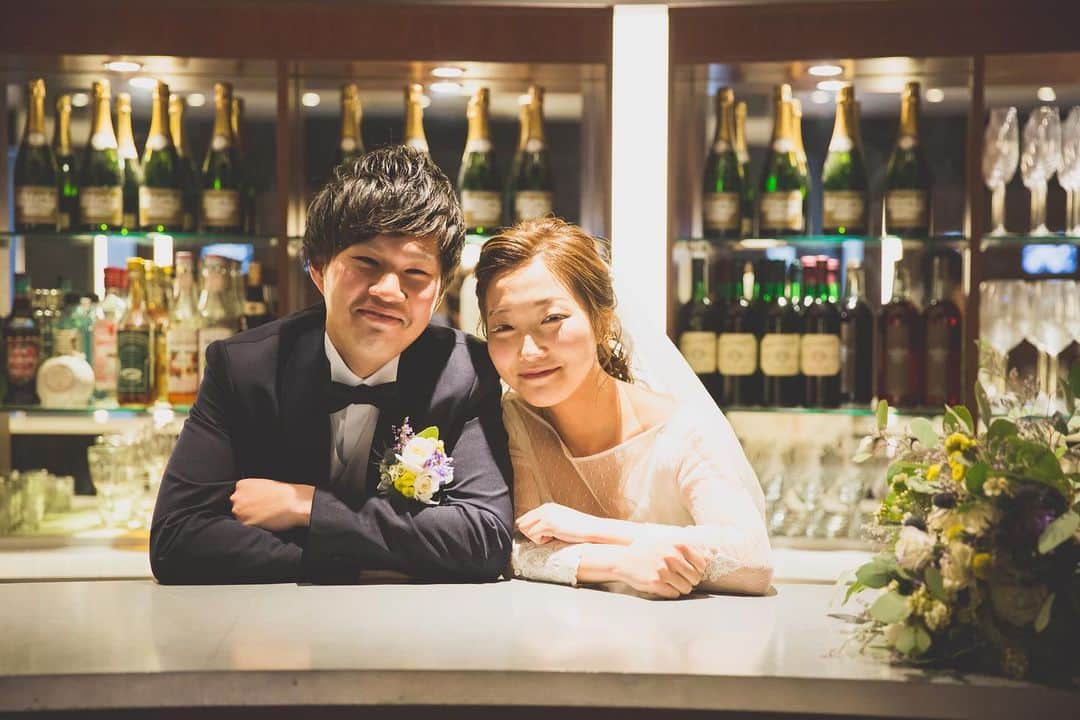 ヴィラデマリアージュさいたまのインスタグラム：「—Party Report— . エンターテイメントウェディング . 「ゲストと楽しめる結婚式を」 . . とても明るく笑顔が素敵なお二人のゲストも 楽しい事が大好きな方ばかりでした。 . ゲスト達を楽しめたい！ . そんなお二人の想いを叶えるため まず披露宴ではスモークをたいてご入場！ . ケーキ入場などの多くの場面で ゲストの皆様にご参加して頂きました！ . 司会者も音楽も照明にもこだわり お二人だけでなくゲストにとっても 記憶に残る時間をお過ごし頂けました . 他にはない、ゲストにあっと言わせるような結婚式になりました！ Bon Mariage! . . . 🌟イベント情報🌟 . 来たる7/13(土)、 ヴィラデマリアージュさいたまにて 夏のお祭り🍃プロヴァンスフェスタ🍃の 開催が決定致しました！ . ライフスタイルがより豊かになる さまざまな「食」にまつわる体験や 内側から美しくなれる「美」のコンテンツが 盛りだくさん🎵 . 特別な日に贈りたい、 ワンランク上のギフトにも出会えます＊ . 🌟コンテンツは下記をご覧ください  カップルでも ご家族でも ご友人とも 皆様にお楽しみいただけるイベントとなっております☺️💕 . 事前予約をすると… 都内で話題のワンドリンクをプレゼント！ . ▶︎かんたん予約はトップのURLから🌟 . . 詳細は随時、こちらのInstagramにて 発表いたします✨ . . ------ . . プロヴァンス フェスタ 〜食と美のエンターテイメント〜 . . 🌟日時 7/13(土)  第1部 11:00〜14:00 第2部 15:00〜18:00 . . 🌟入場料 1000円 . . 🌟コンテンツ 🆓シェフによる“人生が豊かになる”  野菜とお肉の食べ比べ勉強会  美味しい食材の見分け方も伝授🥕 . 🆓アペリティフ体験 (シャンパン×フィンガーフードを楽しめます) . 🆓プロのヘアメイクスタイリストによる ヘアアレンジブース . 🆓プロのカメラマンによる写真撮影 カップル写真、家族写真、ご友人と、個人宣材写真も⭕️ . 🆓ワークショップ (写真/コーヒー/ワイン/男の身だしなみなど) . 【🍰】パティシエの作るケーキが美味しいカフェ  @salon_de_the_enchante / 【🍷】ビアカクテルなどが楽しめるBar  もオープンしております！  他にも… ◻️トッピングし放題のアイスクリームショップ ◻️内側から美しくなるビューティスムージー ◻️フランス産オリーブオイル、塩など  シェフが愛する調味料の販売 ◻️特別な日に贈りたいとっておきのギフトやスイーツの展示、無料試食、販売 ◻️ここでしか買えない！ ヨーロッパ野菜研究会“獲れたて野菜”の特別販売会  などなど盛りだくさん🎵 (コンテンツは一部変更になる場合もございます) . . . 🌟事前予約をすると… 都内で話題のワンドリンクをプレゼント！ . . ▶︎かんたん予約はトップのURLから🌟 . 是非お気軽にお越しくださいませ☺️ . . #イベント #フェスタ #ヴィラデマリアージュさいたま #大宮カフェ #与野 #大宮 #ワークショップ #ヘアアレンジ #カップルフォト #ファミリーフォト #ライフスタイル #デートスポット #カフェ巡り #ウェディングケーキ #プレ花嫁 #埼玉花嫁 #2020年春婚 #2020年秋婚 #ヴィラデマリアージュ #同棲スタート #プレ花嫁 #結婚式レポ #ウェディングドレス #ウェディングケーキ #入籍 #結婚指輪」
