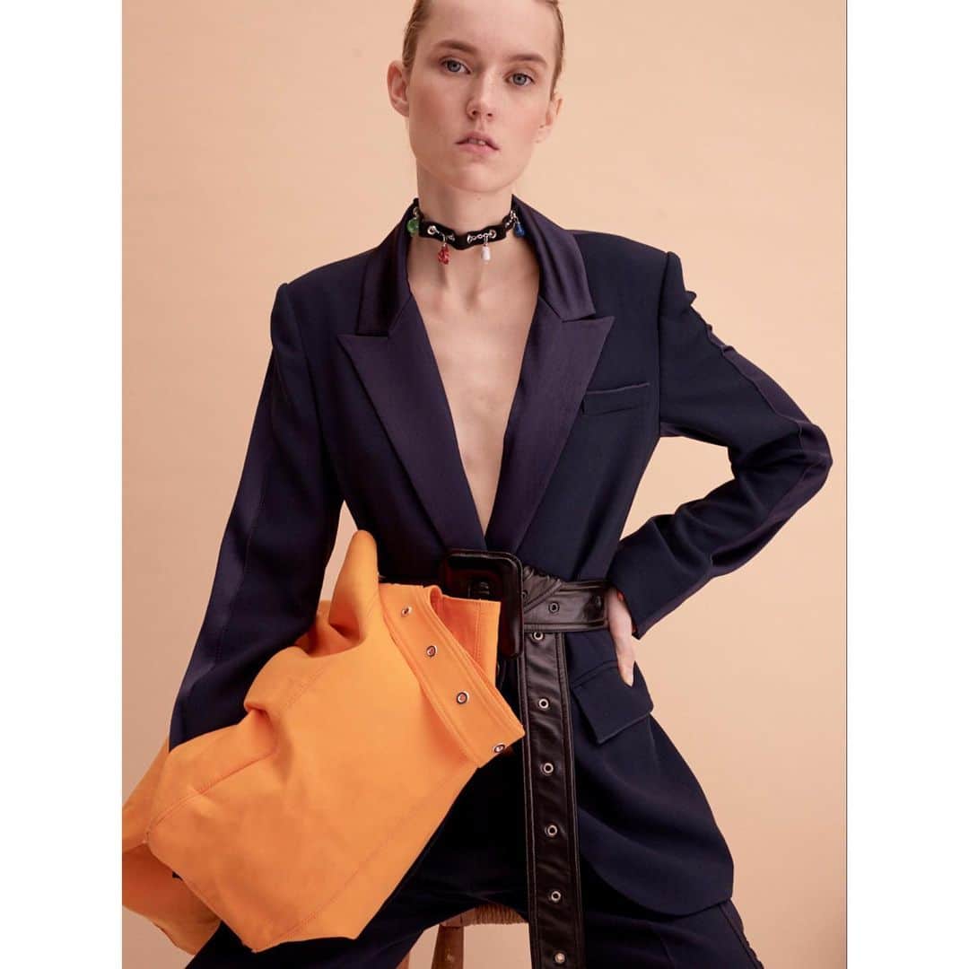 デレク ラムのインスタグラム：「When a good suit is all you need. Derek Lam 10Crosby Prefall 2019. @harlethkuusik @vittoriacerciello @msprouty」