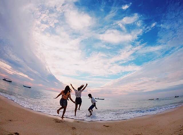 Stayway女子さんのインスタグラム写真 - (Stayway女子Instagram)「【📍与論島🏖】 . . 【📷 by @moek0628】 . . —————————————————— 与論島は鹿児島県の最南端にある島です❗️ 白い砂浜と透き通るほど 美しい海は訪れた人を魅了します😍❤️ —————————————————— 素敵な女子旅をされている方をご紹介させていただきます！✨ 写真は全てご本人に【掲載許諾】を頂いています #Stayway女子旅 というハッシュタグをつけて是非投稿してください♪ Instagram・Twitter・Stayway mediaにてご紹介させていただきます！ ——————————————————— 【Staywayとは？】 Staywayはホテルやゲストハウスなどの宿泊施設はもちろん、世界中のコテージ・ヴィラ・一軒まるごとレンタルに古民家なども検索できるサイト 価格・ロケーションなど幅広いニーズに答え、利用者にあった宿泊先を素早く見つけることが可能👍✨ 素敵な旅には素敵な宿泊施設を🌃 Staywayで探してみませんか？✈️ ——————————————————— #Stayway女子旅 #Stayway_鹿児島 #鹿児島 #与論島 #kagoshima #yoronisland #travel #trip #instatravel #旅 #旅行 #travelgram#mytravelgram #instatravel #instagenic#photogenic #ダレカニミセタイケシキ #写真好きな人と繋がりたい #カメラ好きな人と繋がりたい #フォトジェニック"」7月11日 12時05分 - stayway_girls