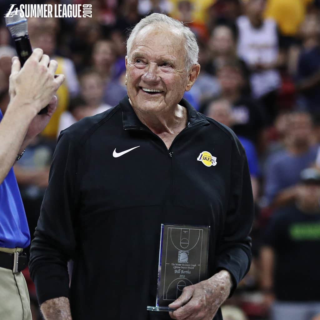 Los Angeles Lakersさんのインスタグラム写真 - (Los Angeles LakersInstagram)「45 years a Laker. Congrats on your Lifetime Achievement Award, Coach Bertka 🐐」7月11日 11時59分 - lakers