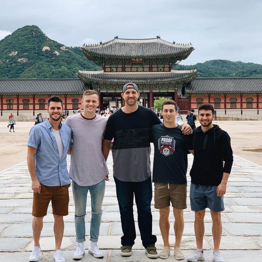 デービッド・ボウディアのインスタグラム：「Exploring Seoul today! Thanks to Boilermaker @jlboomer25 for showing us the city #Seoul @purduesports」