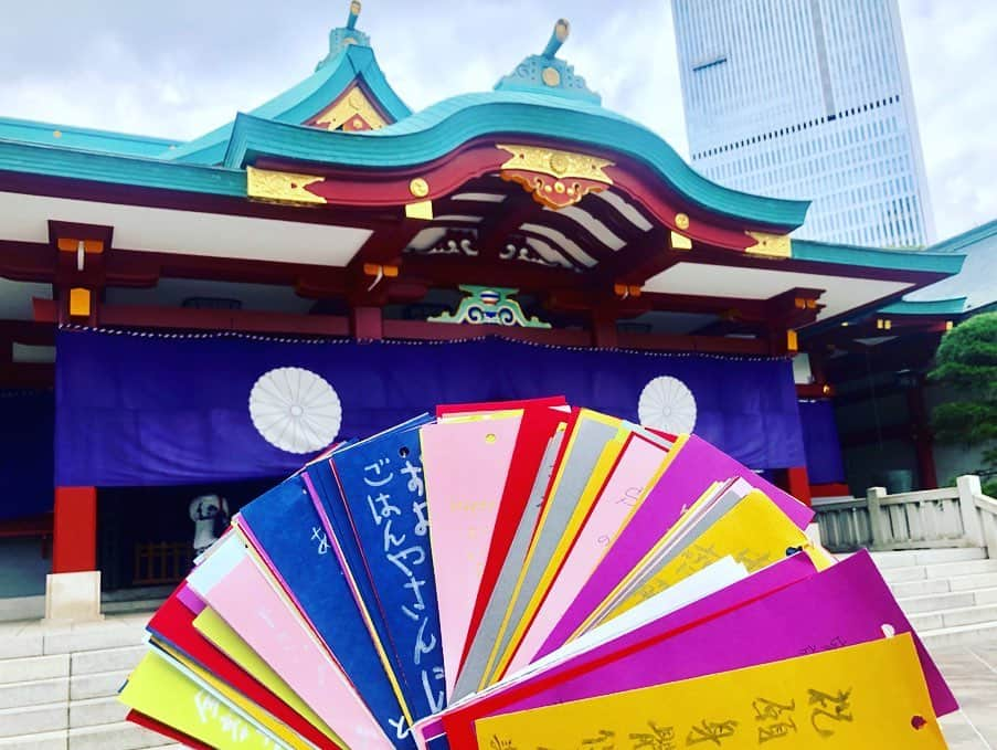 ホテル ニューオータニさんのインスタグラム写真 - (ホテル ニューオータニInstagram)「It’s a Tanabata custom that we write wishes on “Tanzaku” (small pieces of colored paper). Thank you to all our guests who participated in decorating the Tanabata bamboo art! All wishes have presented to Hie Shrine in Akasaka.﻿ 今年も来館された多くのお客さまに書いていただいた、七夕飾りの短冊。赤坂にある「日枝神社」に奉納し、お焚き上げをしていただきました。みなさまの願いごとが、叶いますように。﻿ #日枝神社 #神社 #七夕 #短冊 #七夕祭り #赤坂 #ホテルニューオータニ #hieshrine #shrine #starfestival #tanzaku #tanabata #tanabatagreeting #tanabatamatsuri #japaneseculture #akasaka @hotelnewotanitokyo」7月11日 12時09分 - hotelnewotanitokyo