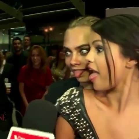 Always With Selenaのインスタグラム：「Selena and Cara 🔥🔥🔥」