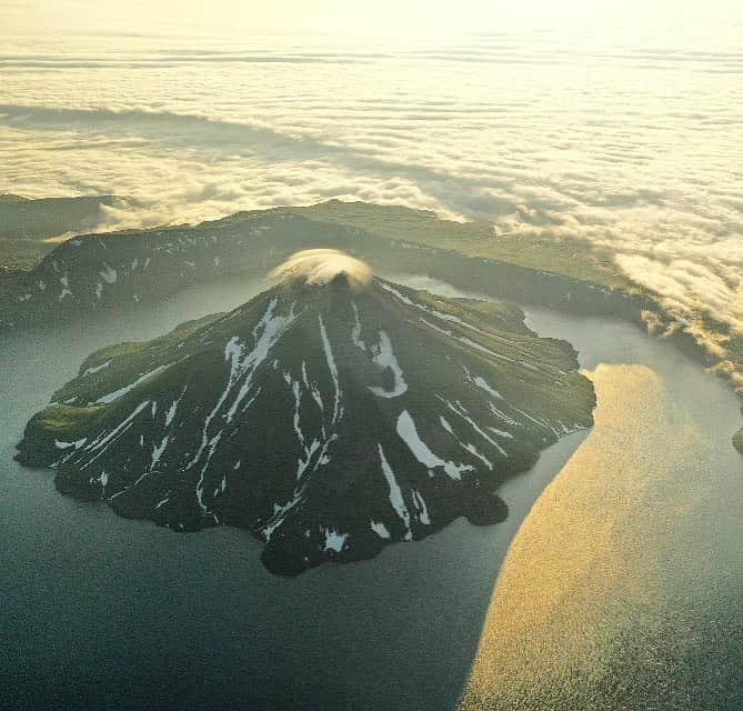 クリス・バーカードのインスタグラム：「It hurts to say that this very low resolution preview image is all that’s left from possibly the most epic flight of my life while documenting the remote & harsh Island of Onekatan last night. Upon landing, gale force winds blew it off a huge cliff rendering our 3 hour rescue mission worthless. We called it off at midnight while @renan_ozturk @tedhesser & I hung from shallow tree roots with headlamps over 80ft cliffs leading to the volcanic lake below. Despite being only 30ft away from our precious memory cards from the expedition the risk wasn’t worth it. To add insult to injury the small thumbnail file was still visible on my phone so we can all appreciate this truly remote beauty. I’ve never cried from losing and image but last night I was pretty close. Onward & upward the journey continues... . @_ryanhill_ @taylorfreesolo @jtkerby @rishisugla  @tomorrow_unlocked #fromkurilswithlove」
