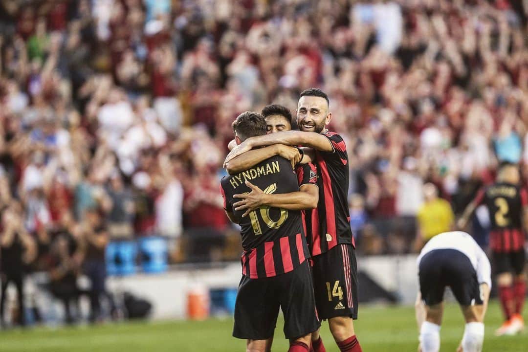 のインスタグラム：「Good win tonight! Support was incredible! Onto the next one 🔴⚫️」