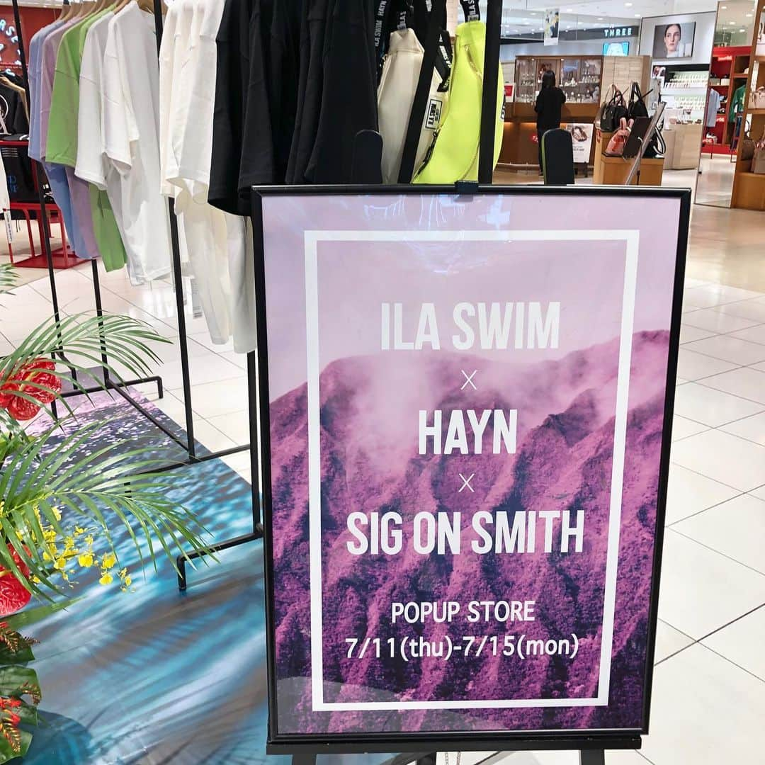 名古屋パルコさんのインスタグラム写真 - (名古屋パルコInstagram)「【POP UP STORE】 西館1Ｆ ILA SWIM × HAYN × SIG ON SMITH /イーラスイム×ハイアン×シグオンスミス 期間限定Open💥💥💥 . . ハワイ出身のエビアン・クーが立ち上げた話題のファッションブランド『ILA SWIM』と、ハワイ発の人気2ブランド『HAYＮ』、 『SIG ON SMITH』のトリプルコラボ👆👆👆‼️ ここでしか手には入らないアイテムばかり💦 日本限定の『ILA SWIM POP UP STORE』をぜひご覧ください🏝🏝🏝 . . ●POPUP STORE 期間：7/11（木曜）〜7/15（月） . . 🛍ただ今、グランバザール開催中💥💥💥 ⚫︎開催期間：6月28日（金）〜7月15日（月・祝）🛍 . 詳細はプロフィール画面のURL 名古屋パルコホームページをチェック . . #ILASWIM#HAYN#SIGONSMITH#ハワイ#トリプルコラボ#カプセルコレクション#エビアンクー#テラハ#テラスハウス#日本限定#名古屋#パルコ#30周年#限定アイテム#栄#矢場町#PARCO#nagoyaparco#ilaswim#hyan#sigonsmith」7月11日 12時28分 - parco_nagoya_official