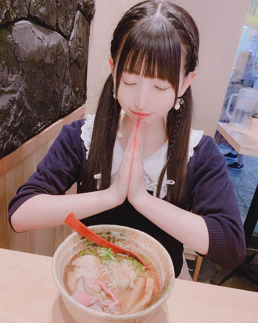 谷麻由里さんのインスタグラム写真 - (谷麻由里Instagram)「ラーメン食べた😚🍜 #ラーメン #谷麻由里 #ご飯 #ラーメン🍜 #ラーメン大好き #ツインテールアレンジ #ツインテール #東京」7月11日 12時32分 - mayusamatokeiyaku