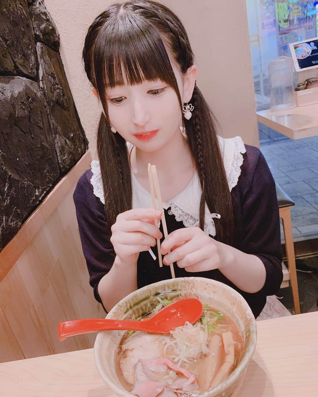 谷麻由里さんのインスタグラム写真 - (谷麻由里Instagram)「ラーメン食べた😚🍜 #ラーメン #谷麻由里 #ご飯 #ラーメン🍜 #ラーメン大好き #ツインテールアレンジ #ツインテール #東京」7月11日 12時32分 - mayusamatokeiyaku