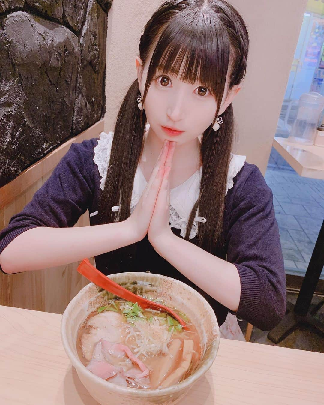 谷麻由里さんのインスタグラム写真 - (谷麻由里Instagram)「ラーメン食べた😚🍜 #ラーメン #谷麻由里 #ご飯 #ラーメン🍜 #ラーメン大好き #ツインテールアレンジ #ツインテール #東京」7月11日 12時32分 - mayusamatokeiyaku