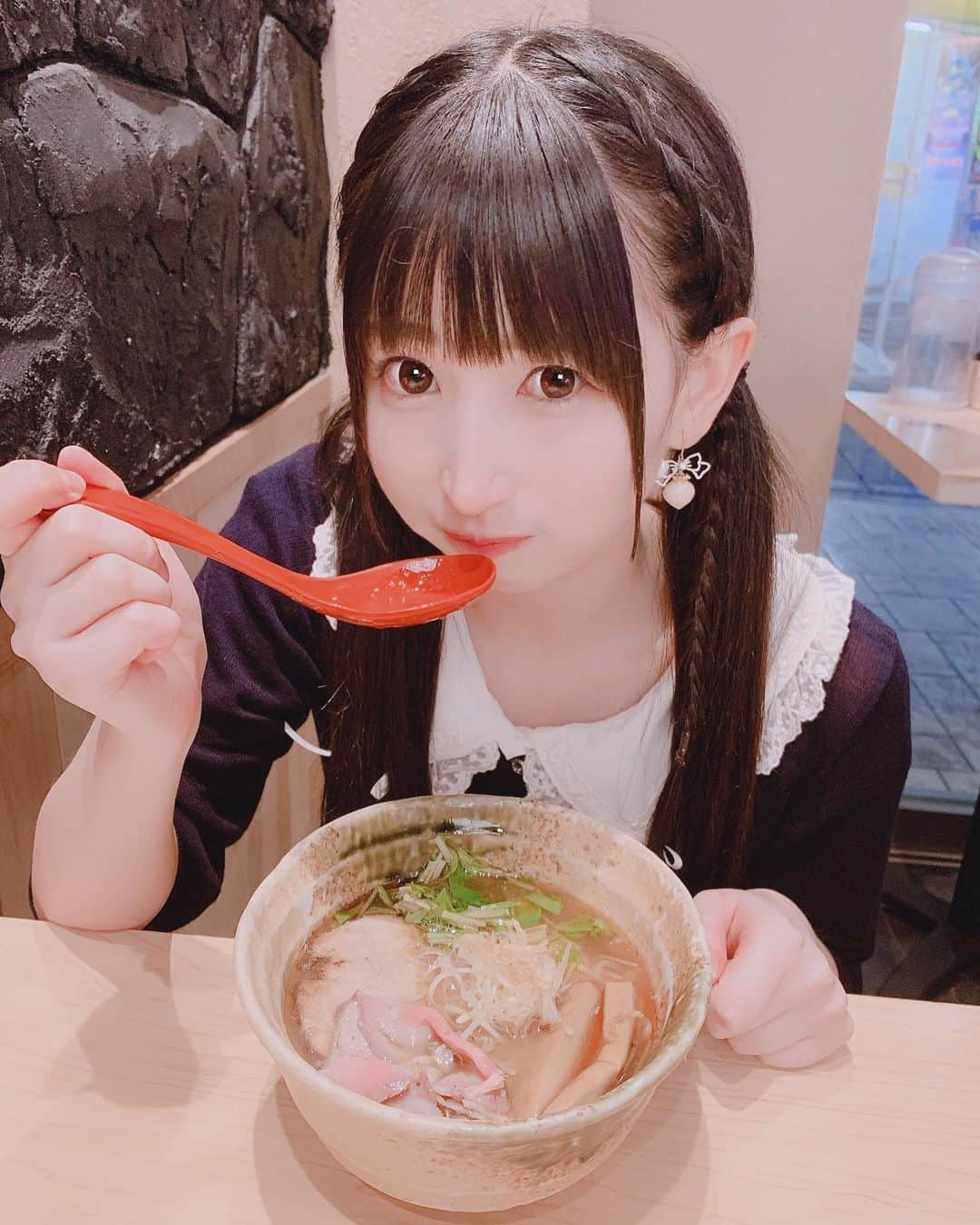 谷麻由里さんのインスタグラム写真 - (谷麻由里Instagram)「ラーメン食べた😚🍜 #ラーメン #谷麻由里 #ご飯 #ラーメン🍜 #ラーメン大好き #ツインテールアレンジ #ツインテール #東京」7月11日 12時32分 - mayusamatokeiyaku