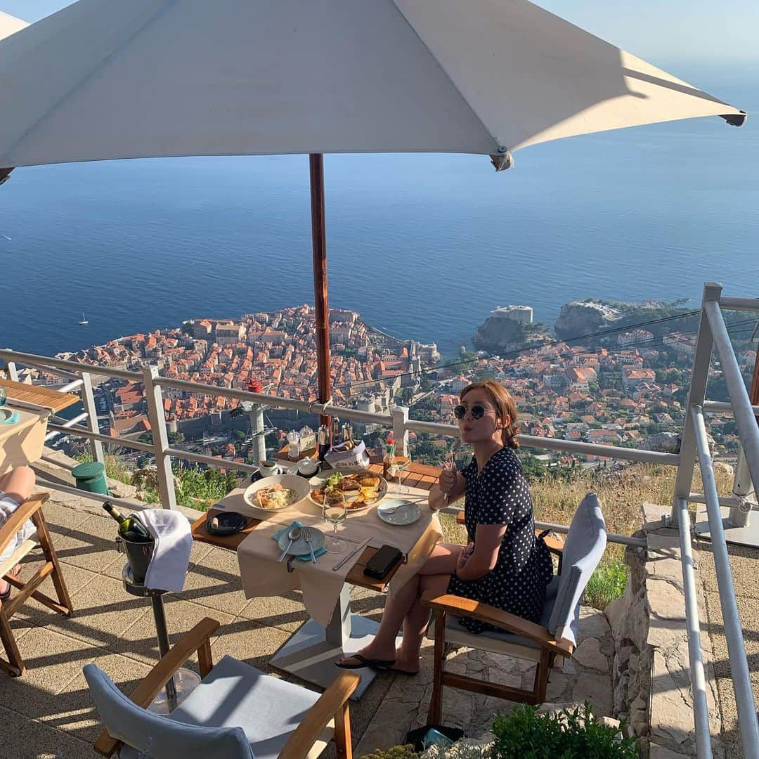 オ・ヨンギョン のインスタグラム：「Best view 👍  #dubrovnik #croatia #seoin_croatia #두브로브니크 #크로아티아 #파노라마레스토랑」