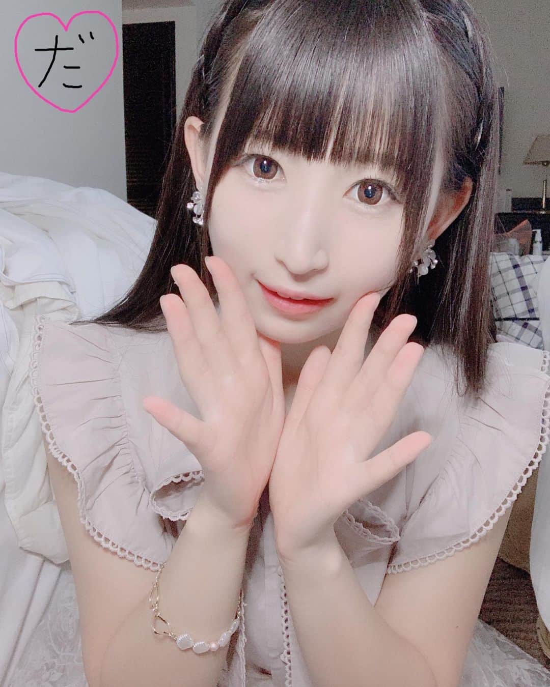 のインスタグラム：「まゆのこといっぱい好きになってね💗  #谷麻由里 #まゆりん #アイドル #拡散希望 #モデル #台湾 #高雄 #すき」