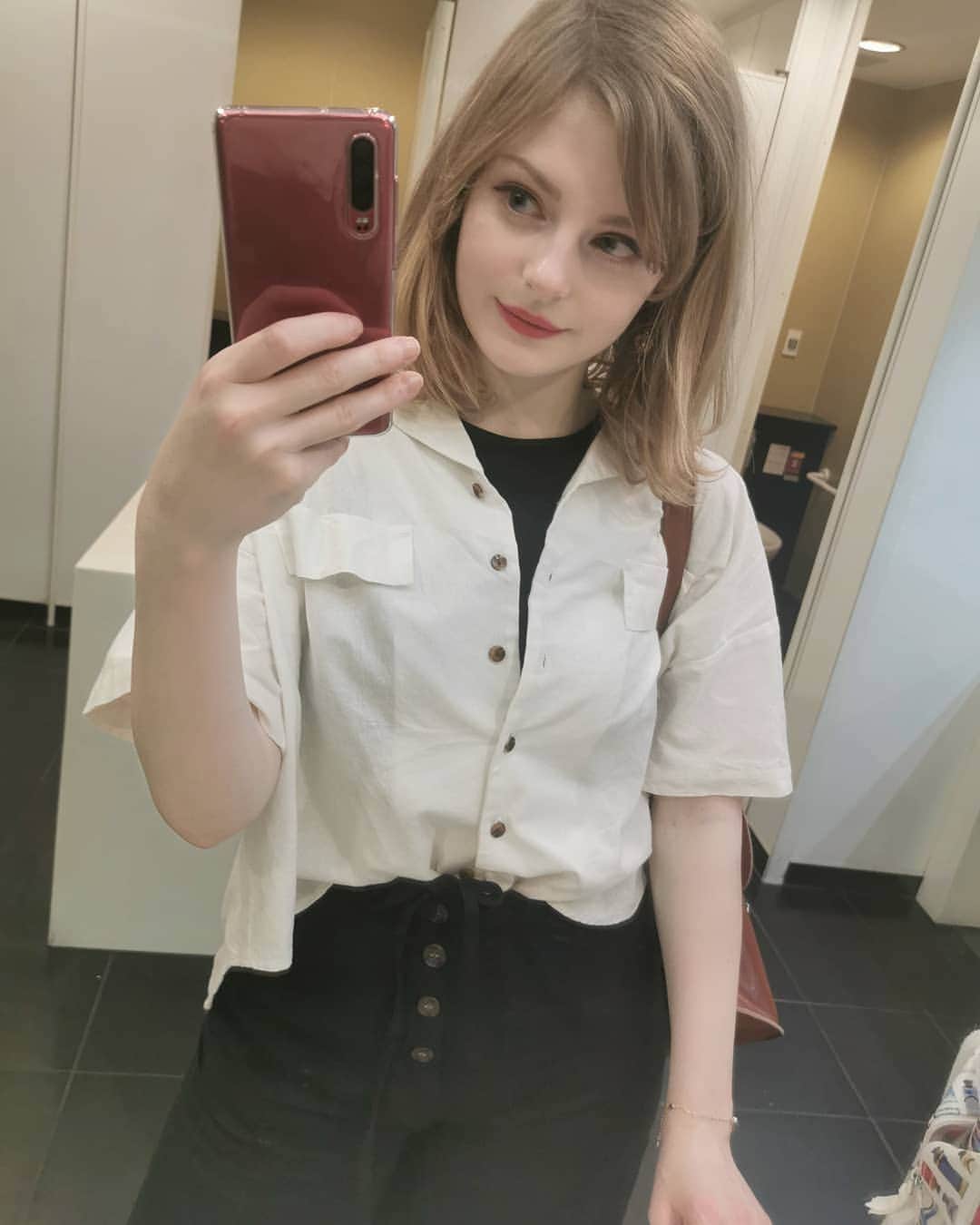Ella Freyaのインスタグラム：「I've got guns and I'm on your side」