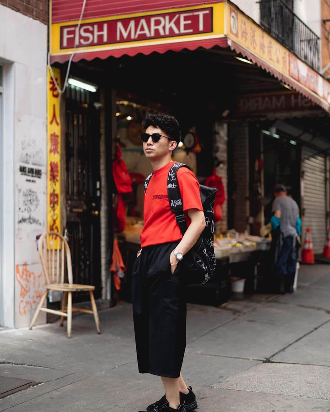 綾部祐二さんのインスタグラム写真 - (綾部祐二Instagram)「In Chinatown  Photo by @selwyn.ramos  T-shirt: @calvinklein  Pants: @rafsimons  Sneakers: @martine_rose  sunglasses: @eyevan7285_tokyostore Backpack: @selfmadebygianfrancovillegas」7月11日 13時14分 - yujiayabe