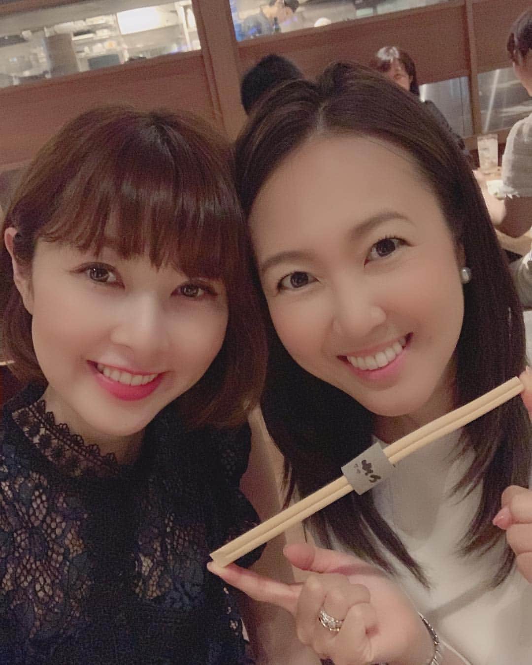 のインスタグラム：「この前、#TBS #アナウンサー  の #高畑百合子 ちゃんと #ごはん ^ ^  以前、 #大阪 で行われた #世界陸上 で、 わたしはBS TBS の番組で #司会 をやらせて頂いたのですが、そのとき、たくさん #陸上 の #取材 に行かせて頂きました^ ^ そのとき知り合ったのが百合子ちゃんで、数年前に偶然再開^ ^ それ以来とても仲良くさせて貰ってます^ ^  ゆりちゃんはいつも頼りになって、なるほど！と思うような的確な #アドバイス をしてくれます^ ^ 同い年とは思えないほどしっかりしてます^ ^  いつも心からありがとう😊  #セントフォース #フリーアナウンサー #相沢礼子」