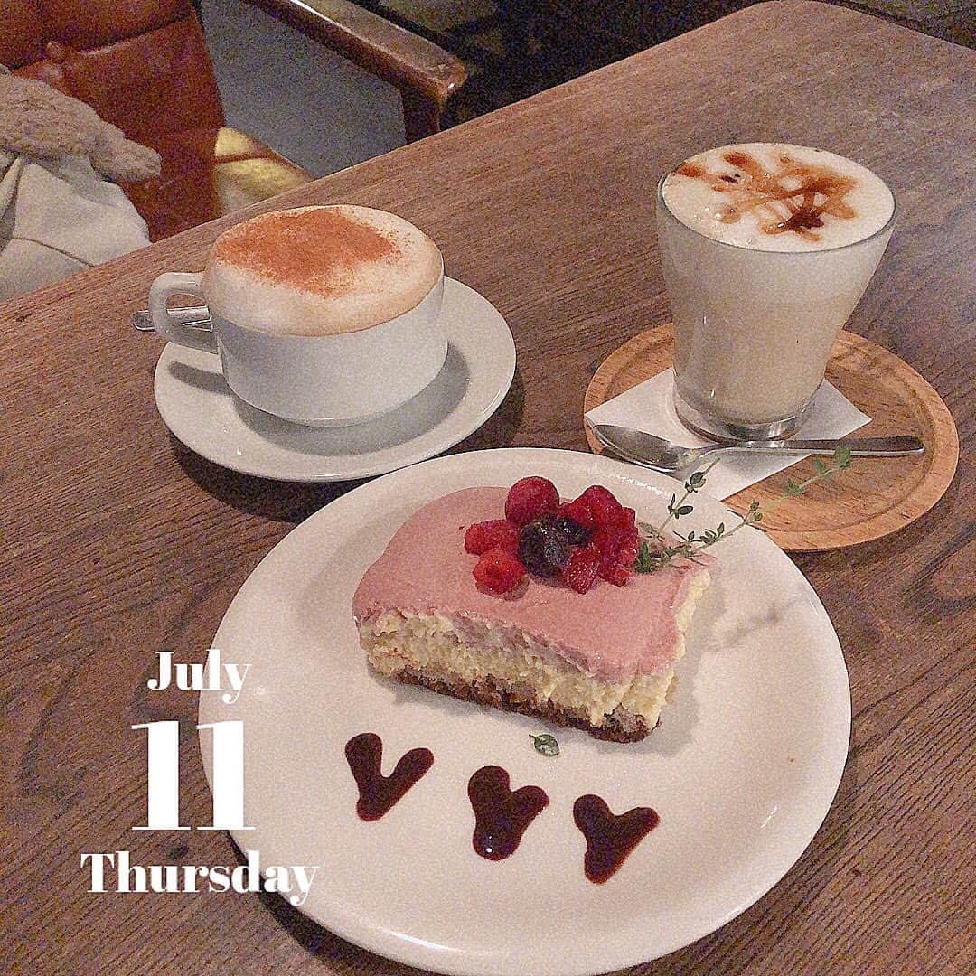 矢倉楓子さんのインスタグラム写真 - (矢倉楓子Instagram)「𝐶𝐴𝐹𝐸◡̈﻿ だれとでしょー？？ ☕︎﻿ ﻿ ﻿ #夜カフェ﻿ #カフェスタグラム  #카페﻿ #카페스타그램﻿」7月12日 0時08分 - fufu_ice