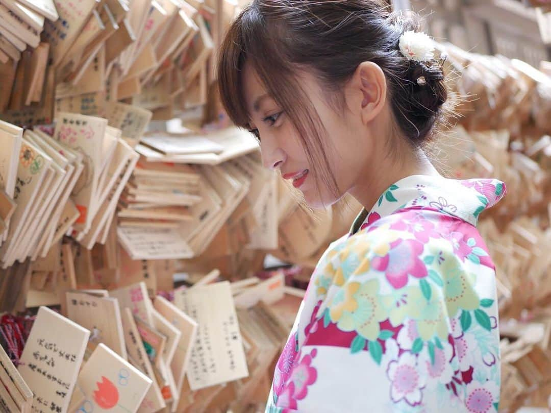 金澤有希さんのインスタグラム写真 - (金澤有希Instagram)「2019年初浴衣です👘💕 なづちゃんと浴衣を着て 川越デートしてきました♡ ・ ・ どうですか？？ ・ ・ ・ #川越 #川越食べ歩き #川越浴衣レンタル #氷川神社 #浴衣ヘアアレンジ #浴衣ヘア」7月11日 22時42分 - yuuki_kanazawa0501