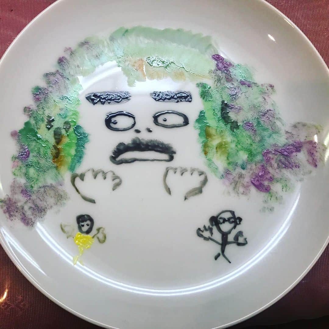 にしおかすみこさんのインスタグラム写真 - (にしおかすみこInstagram)「皿に絵を描く。 #緑#さきちゃん#the tote#急遽来てくれた✨✨✨(*´Д｀*) #黄色いの#私 #メガネの方#街を案内してくださった方 絵心を感じる。 自画自賛😑✨ 楽しいロケだった😊」7月11日 22時48分 - nishioka_sumiko