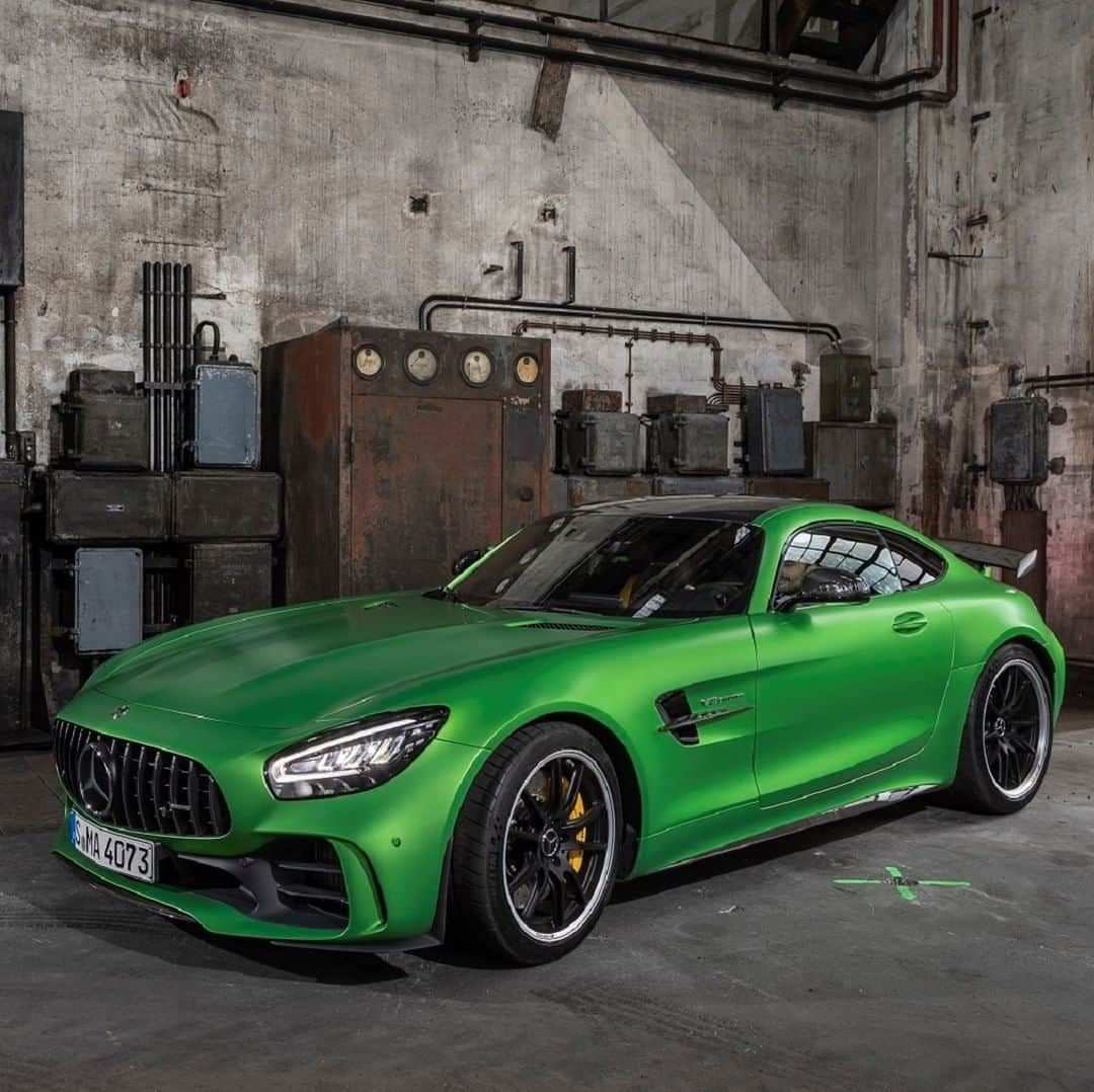 Mercedes AMGさんのインスタグラム写真 - (Mercedes AMGInstagram)「[Fuel consumption combined: 12.4 l/100km | CO2 emissions combined: 284 g/km]  The Mercedes-AMG GT R is intimidating on the track, and still looks like a true beast in the garage!  #MercedesAMG #AMG #GTR #DrivingPerformance #Power #Passion #Mercedes #AMG🔥 #Luxury #CarsofInstagram #InstaCar #Lifestyle」7月11日 22時50分 - mercedesamg