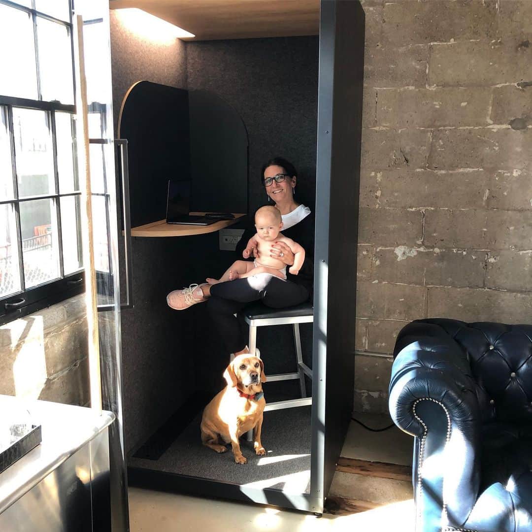 ボビー・ブラウンのインスタグラム：「If you know me, you know I always do three things at once. Thankfully our office just installed a new ROOM from @roomnyc, which is soundproof and sustainably built. It's perfect for when I need to focus, take a phone call, or recharge after meetings. But of course, I usually end up making room for a few more. Wouldn't have it any other way. Xx Sneakers @nike for @rfootball」