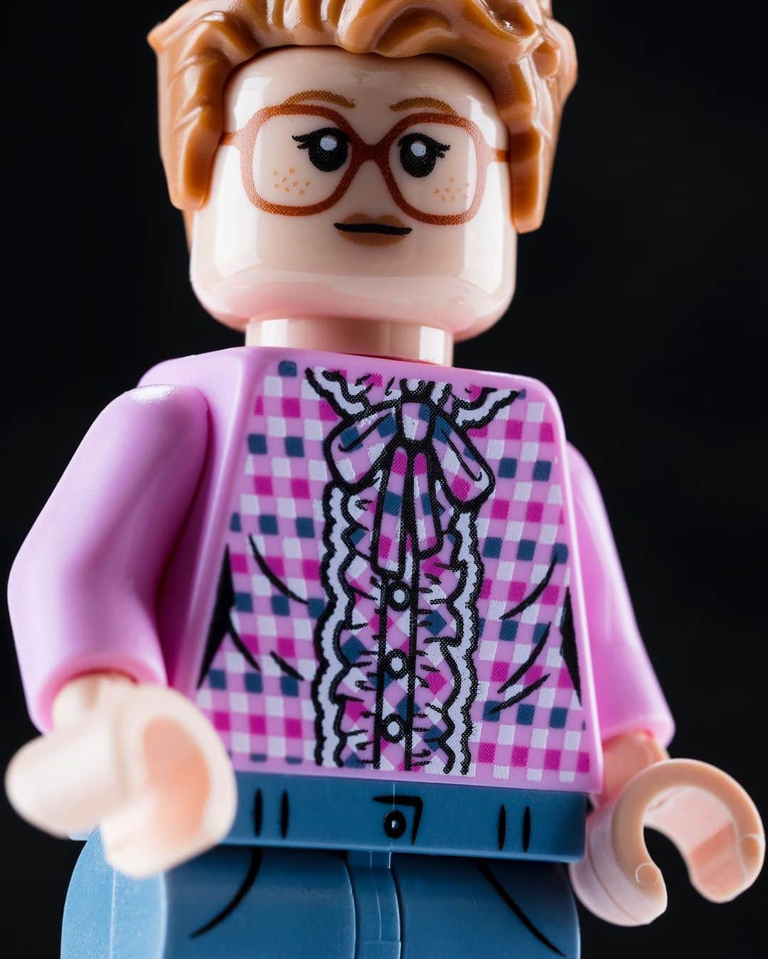 LEGOさんのインスタグラム写真 - (LEGOInstagram)「We found her! 🥳 Fan-favorite Barb is the LEGO Netflix #SDCC2019 Exclusive Minifigure! #LEGOSDCC #SDCC #WheresBarb」7月11日 22時58分 - lego