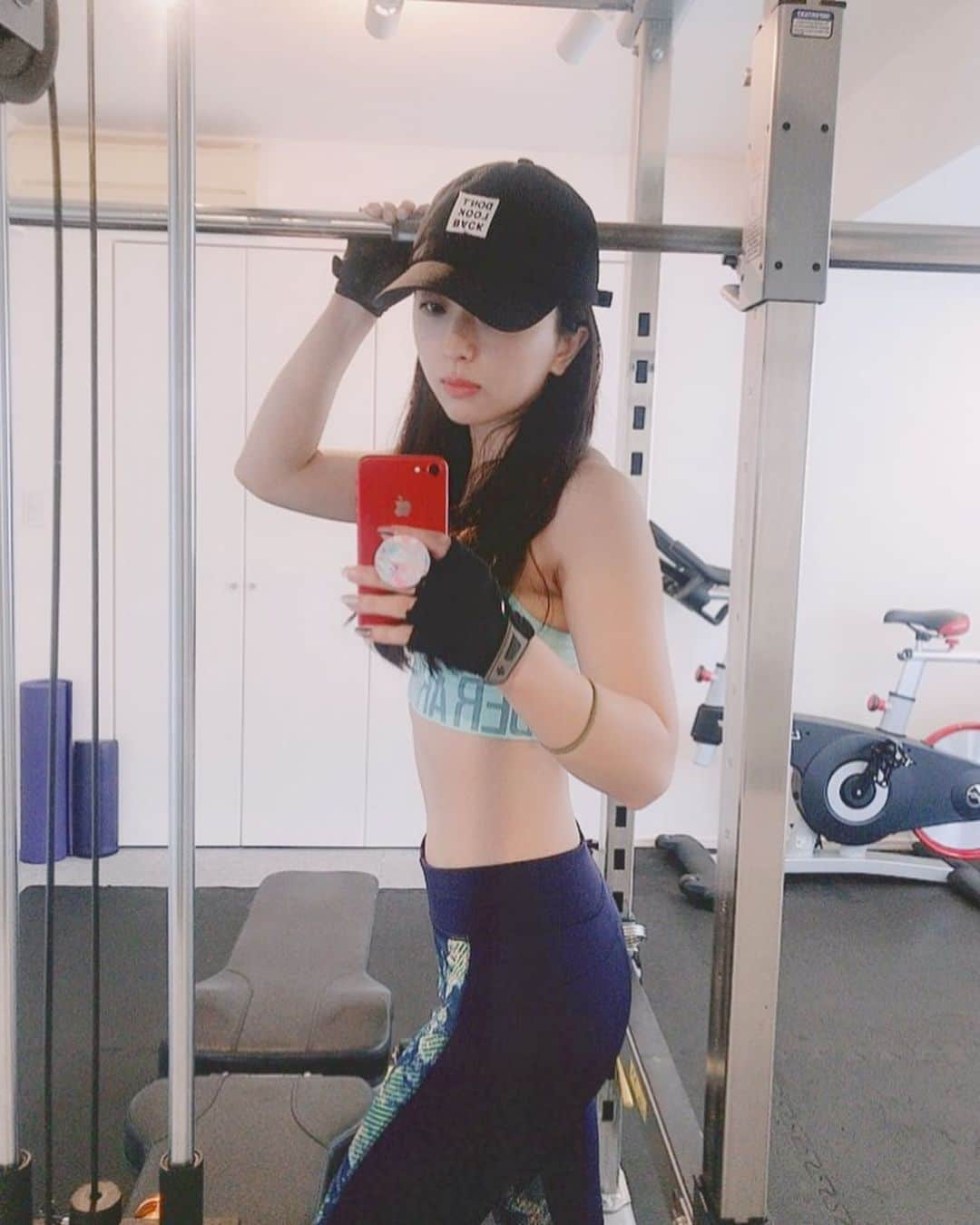 祥子さんのインスタグラム写真 - (祥子Instagram)「🏋️‍♀️ workout。  先日も楽しくしっかり筋トレ！ @gravity_gym_jp のトレーナー陣は知識が豊富で会話が面白い🤣  トレーニングが本当に実りがあって楽しい🎶 少しずつだけど、 身体に変化が見えてきた気がする💓 #トレーニング #パーソナルトレーニング #ジム #gym #筋トレ #ダイエット #肉体改造 #ボディメイク #bodymake #楽しみの時間 #くびれ #美尻 #メリハリボディ #変化 #変わる #朝活 #グローブみたいなの付けたらこなれてる感でる #コツコツと #ありがとうございました #thankyou」7月11日 22時58分 - sho_ko.0413