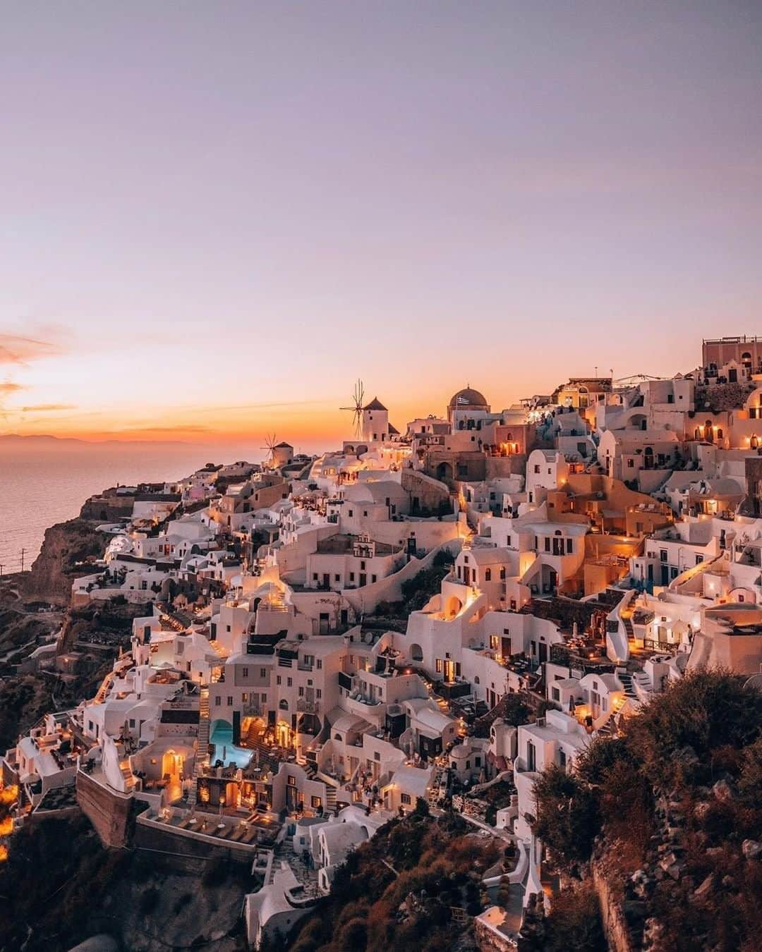 Travel + Leisureさんのインスタグラム写真 - (Travel + LeisureInstagram)「Santorini made our list of the top 15 islands in the world! See all the #TLWorldsBest winners at our link in bio. #tlpicks courtesy of @cherrielynn」7月11日 23時00分 - travelandleisure