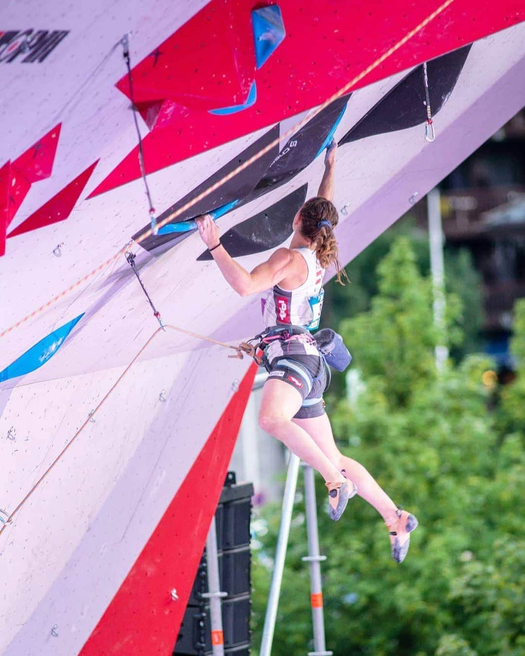 ハンナ・シューベルトさんのインスタグラム写真 - (ハンナ・シューベルトInstagram)「I love Chamonix!❣️ Climbing in finals at the worldcup here last year was just amazing 😍 Can't wait to climb on this wall again tomorrow 😊💪 📸: @thecircuitclimbing」7月11日 23時05分 - schuberthannah