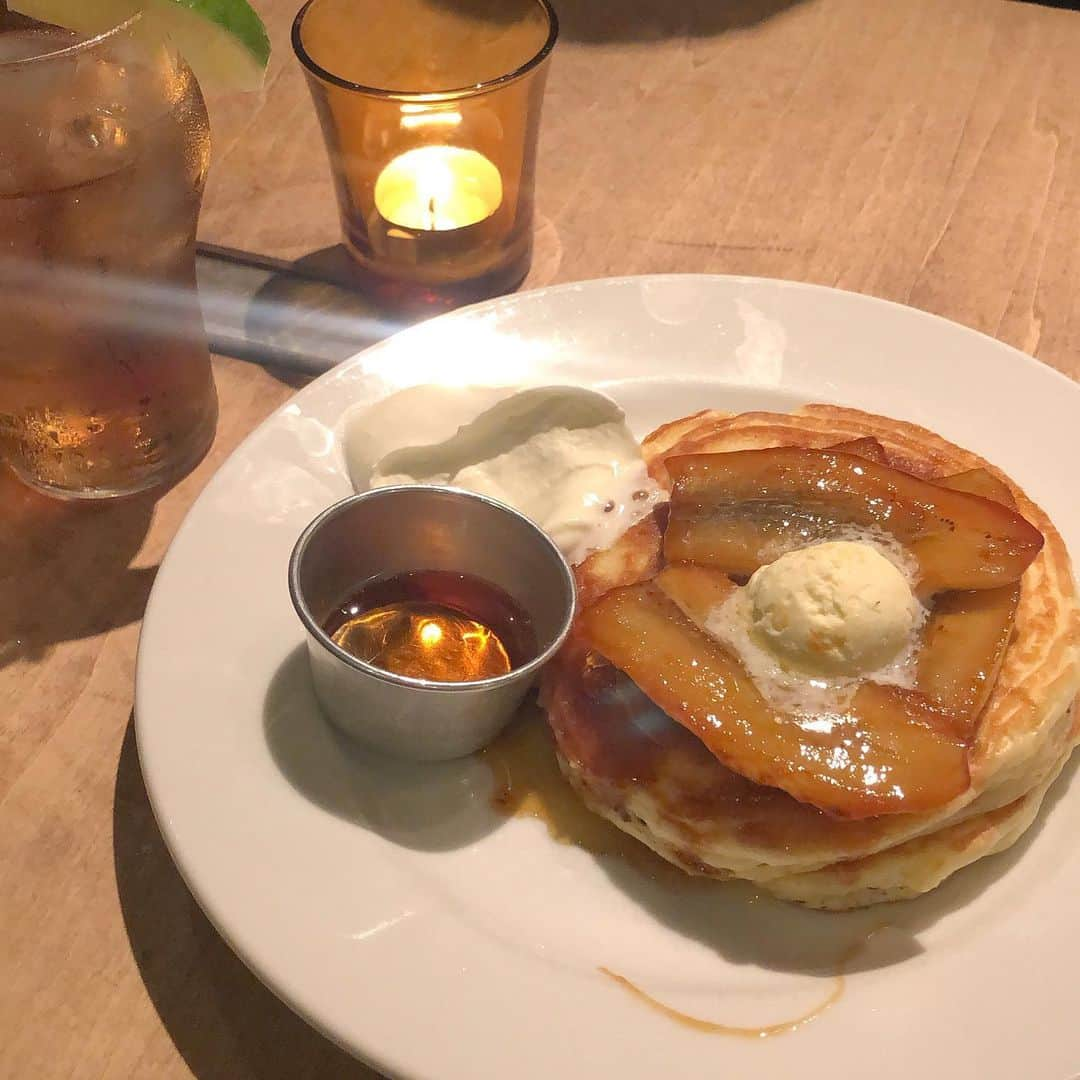 川島レイチェルさんのインスタグラム写真 - (川島レイチェルInstagram)「パンケーキって本当幸せになる🥞 夜に食べるのがまた良い☕️」7月11日 23時17分 - _rachel1001