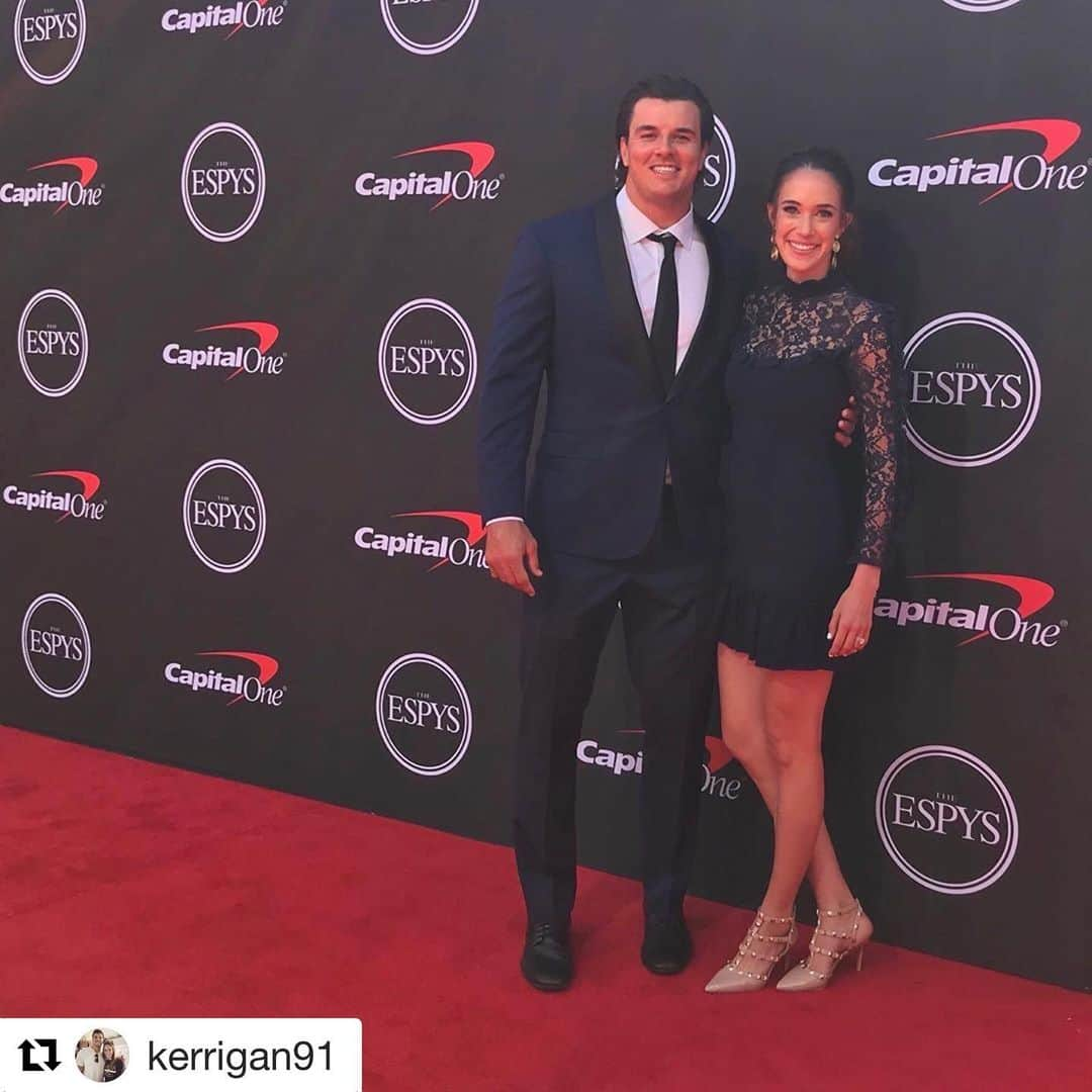 ワシントン・レッドスキンズさんのインスタグラム写真 - (ワシントン・レッドスキンズInstagram)「Red Carpet ready at the ESPYS」7月11日 23時12分 - commanders