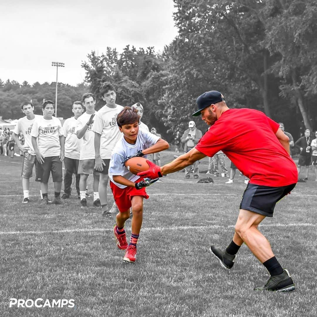 ジュリアン・エデルマンさんのインスタグラム写真 - (ジュリアン・エデルマンInstagram)「We don’t mess around at my @ProCamps presented by @GameOnMouthguards . When you sign up, get ready to work young bloods! Hit the 🔗 in my bio for more info & to sign up.」7月11日 23時12分 - edelman11