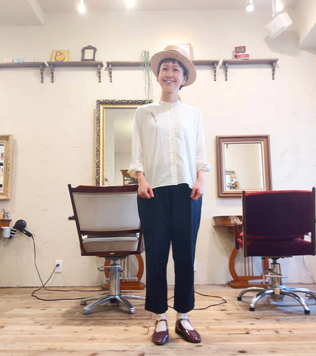 Emiemieminkoさんのインスタグラム写真 Emiemieminkoinstagram 明後日の結婚式楽しみ 香川まで行ってきます なので １３日土曜日はお休みを頂いております お店は営業しております シャツ Margaret Howell パンツ Gallegodesportes 靴