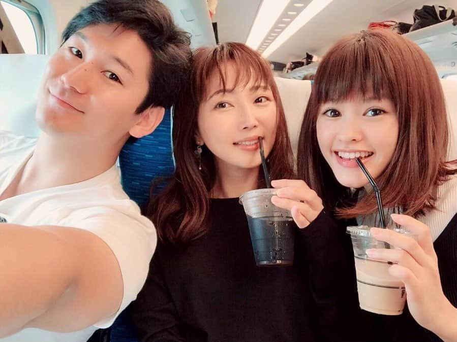 木南清香さんのインスタグラム写真 - (木南清香Instagram)「👦🏻👩🏻👩🏻 ・ ・ 大阪、無事に入りました🚅💭 明日の後半組初日にむけて 舞台稽古をしてまいりました🇫🇷 明日、劇場にてお待ちしております🕊 ・ #🇫🇷 #LesMisérables #大阪公演 #梅田芸術劇場 #小野田龍之介#昆夏美#木南清香」7月11日 23時14分 - kinami_sayaka