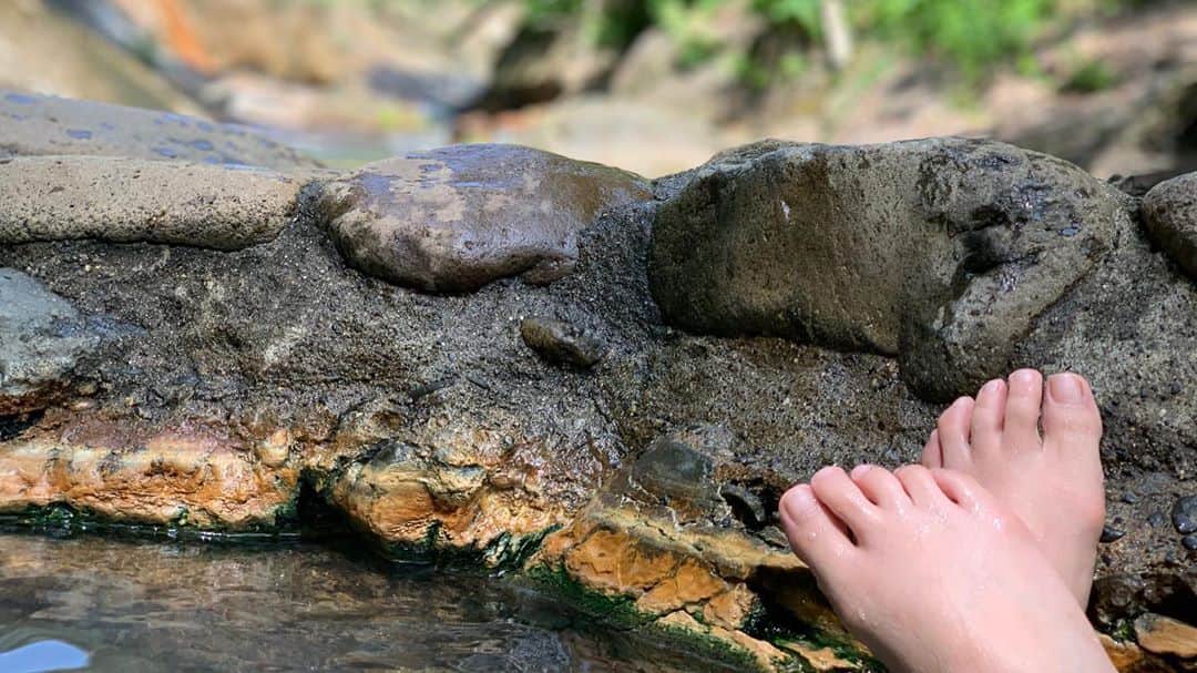 新村あかりさんのインスタグラム写真 - (新村あかりInstagram)「然別峡温泉「鹿の湯」 これぞ秘湯〜〜💖 ちなみに混浴だったけど、女子2人で貸切でした✨  #北海道 #露天風呂 #野天風呂  #秘湯 #混浴 #鹿の湯」7月11日 23時14分 - niimura_akari