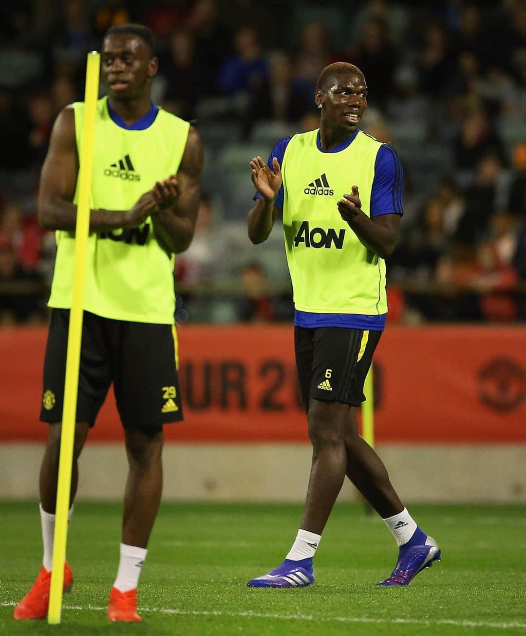 マンチェスター・ユナイテッドさんのインスタグラム写真 - (マンチェスター・ユナイテッドInstagram)「Grafting away at our open training session in Perth! 💪 #MUFC #MUTOUR 🇦🇺」7月11日 23時21分 - manchesterunited