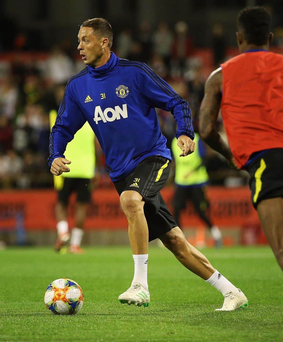 マンチェスター・ユナイテッドさんのインスタグラム写真 - (マンチェスター・ユナイテッドInstagram)「Grafting away at our open training session in Perth! 💪 #MUFC #MUTOUR 🇦🇺」7月11日 23時21分 - manchesterunited