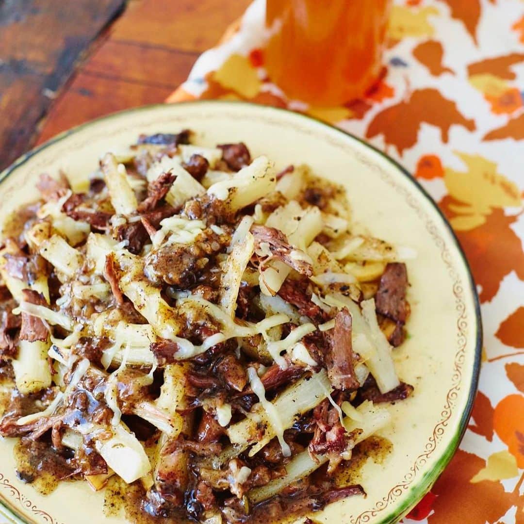 ケリスのインスタグラム：「I’m going to be at @harbourfrontcentre for my cooking demo with @bountyandfull! Check my stories for the ingredient list👩🏾‍🍳 Cooking a Oxtail Yucca Poutine 🌶 & a Pineapple Saffron Cake 🍰 Both recipes are also in my cookbook My Life On A Plate📚」