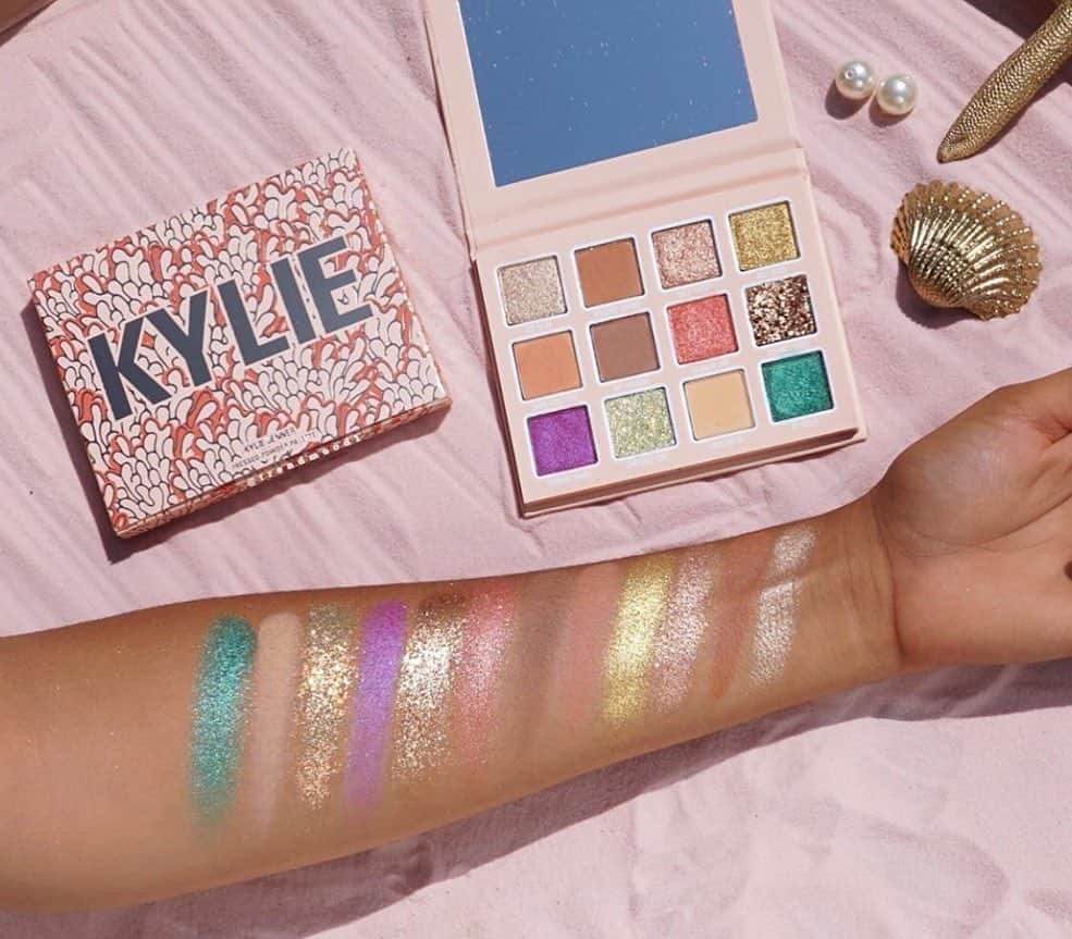 Kylie Cosmeticsさんのインスタグラム写真 - (Kylie CosmeticsInstagram)「The Under The Sea Palette available now.. 💛✨ pics by @trendmood1」7月11日 23時35分 - kyliecosmetics