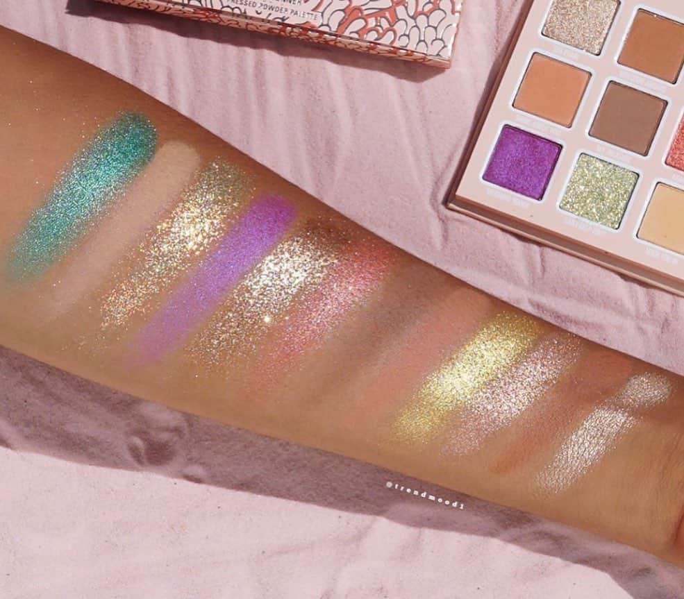 Kylie Cosmeticsさんのインスタグラム写真 - (Kylie CosmeticsInstagram)「The Under The Sea Palette available now.. 💛✨ pics by @trendmood1」7月11日 23時35分 - kyliecosmetics