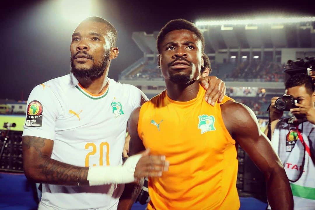 トッテナム・ホットスパーFCさんのインスタグラム写真 - (トッテナム・ホットスパーFCInstagram)「🇨🇮 Best of luck to @sergeaurier and the Ivory Coast who face Algeria in today’s #AFCON quarter-final. 💪」7月11日 23時31分 - spursofficial