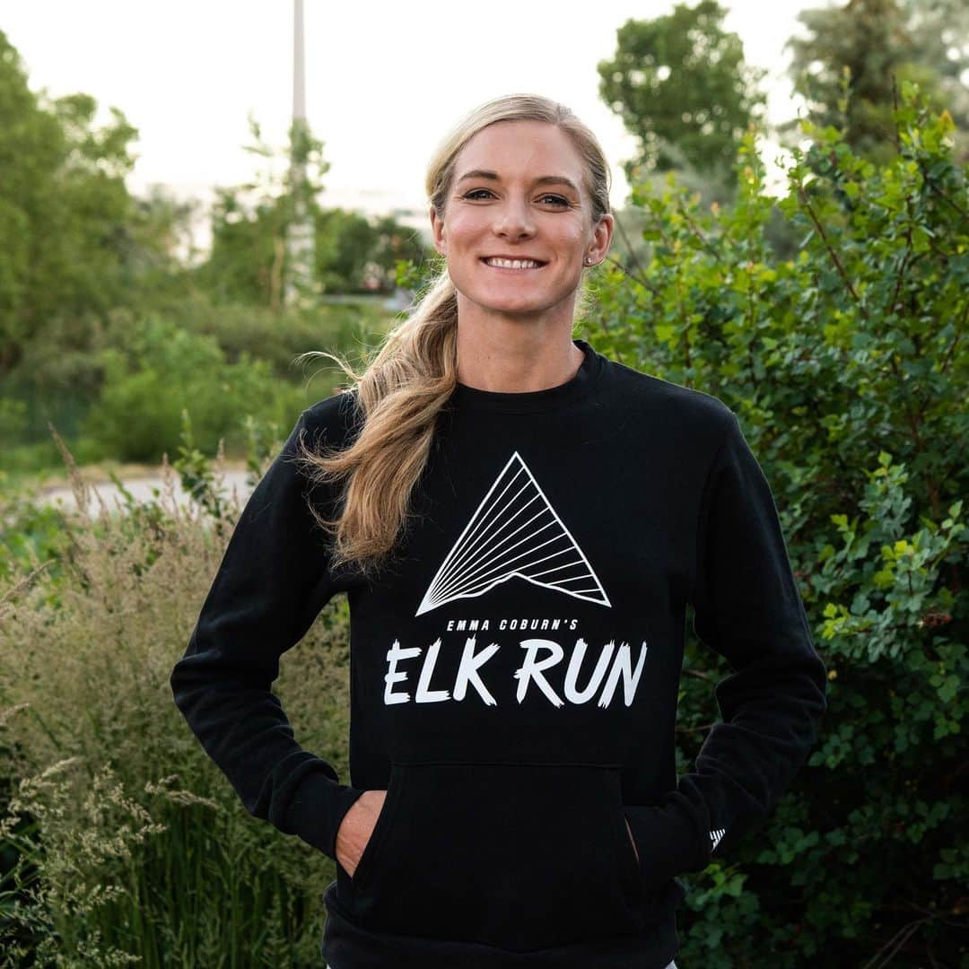 エマ・コバーンさんのインスタグラム写真 - (エマ・コバーンInstagram)「I do my (Hoodie) toss Check my nails Baby how you feelin'? Feeling good as hell ✌🏻 The @elkrun5k merch is here! Comment on your fave below (hoodie, crew neck, or tee) and click the link in my bio to purchase. <<Remember, this helps us reach our $30,000 fundraising goal for @living_journeys. Don’t forget to sign up for the 2019 Virtual Run too>> #elkrun5k #merch #shopshopshop」7月11日 23時43分 - emmacoburn