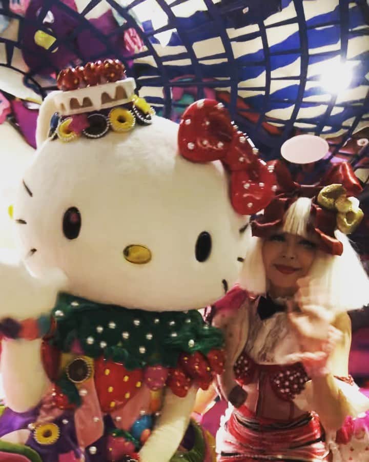 KAWAII MONSTER CAFEのグルメインスタ