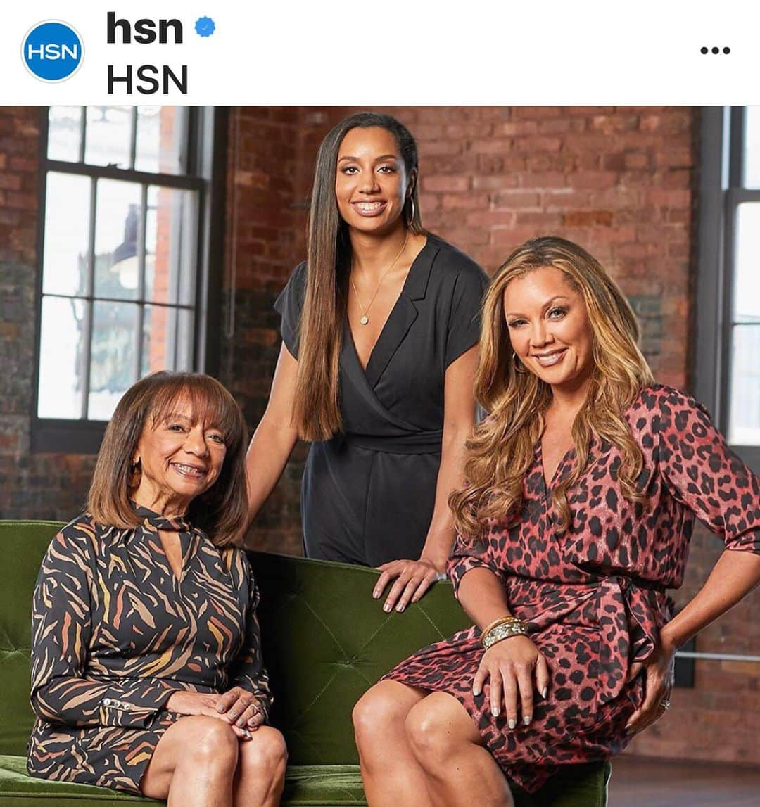 ヴァネッサ・ウィリアムスさんのインスタグラム写真 - (ヴァネッサ・ウィリアムスInstagram)「Gearing up for my #vanessawilliams clothing line debut tonight only on @hsn ! Big thanks to #nationdesign for helping me bring my fashions to life. All available now online at hsn.com 💋🥂#thelist #hsn」7月11日 23時47分 - vanessawilliamsofficial