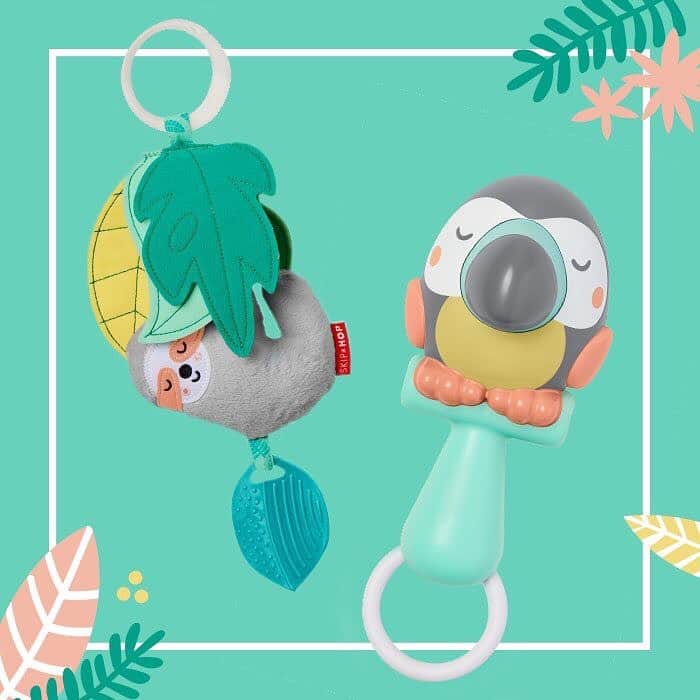 Skip Hopさんのインスタグラム写真 - (Skip HopInstagram)「Shake it baby! A tropical take on baby’s favorite rattle, our colorful Toucan Maraca encourages mini musicians.  With a plush, sleepy sloth playing peek-a-boo in the leaves, our  Jitter Stroller Toy vibrates and shakes when pulled. #SkipHop #MustHavesMadeBetter」7月11日 23時48分 - skiphop