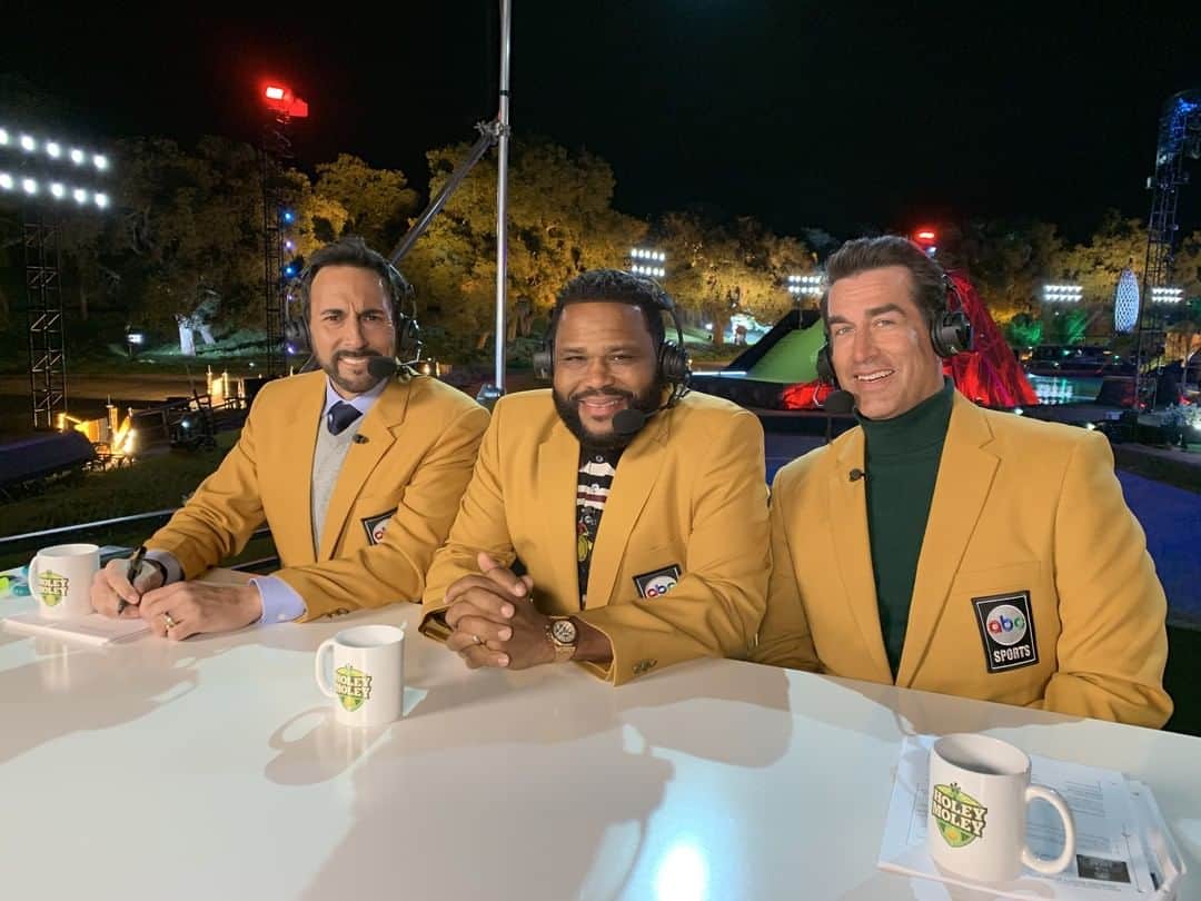 アメリカン・ブロードキャスティング・カンパニーのインスタグラム：「Guess who's hitting the #HoleyMoley course tonight? Don't miss @blackishabc's Anthony Anderson tonight on an all-new Holey Moley at 8|7c.」