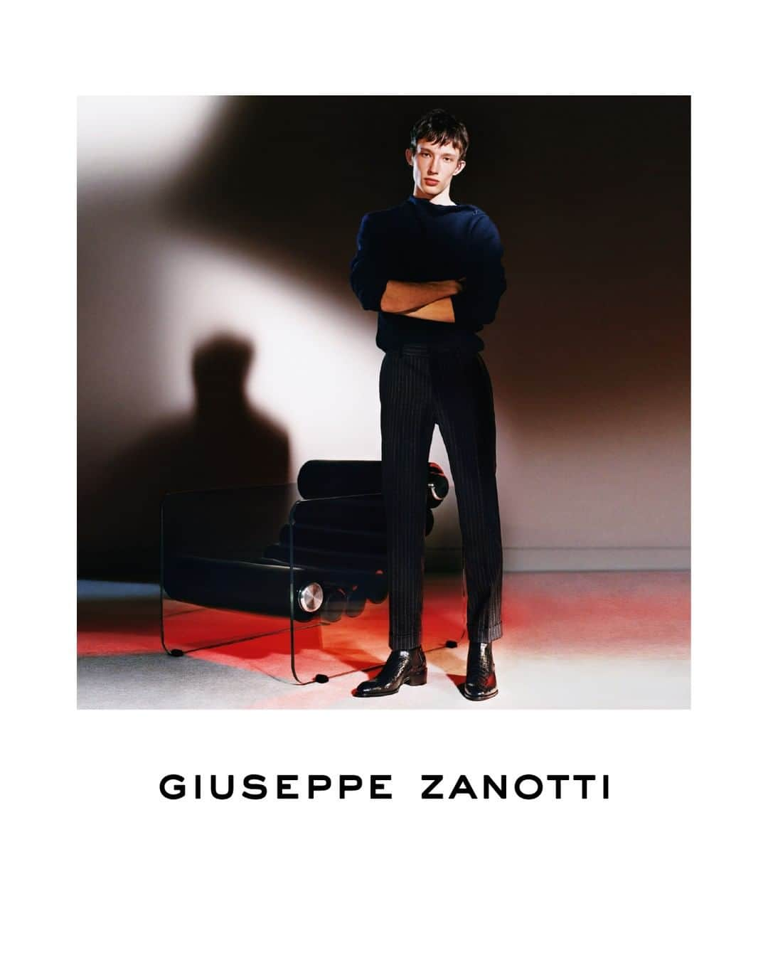 Giuseppe Zanotti Designさんのインスタグラム写真 - (Giuseppe Zanotti DesignInstagram)「Shadow Play. First look at the new #GZFW19 Men’s campaign, featuring the exclusive ABBEY boot. Photo by: #SuffoMoncloa」7月12日 0時00分 - giuseppezanotti